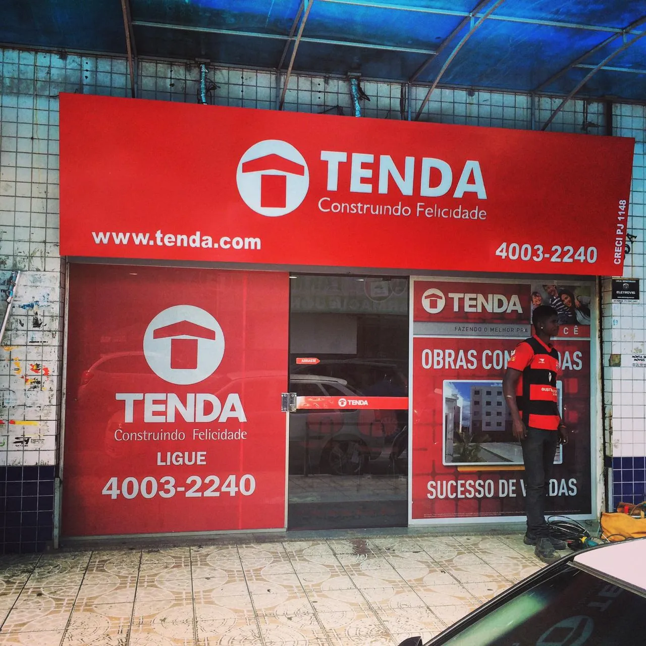 Totem e Fachada